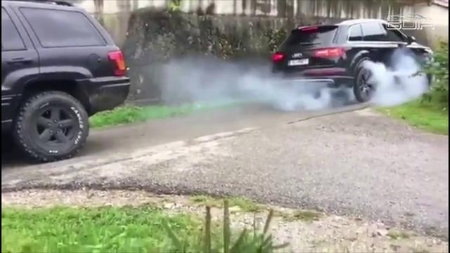 Audi SQ7 и старый Jeep Grand Cherokee. Впечатляющее перетягивание каната