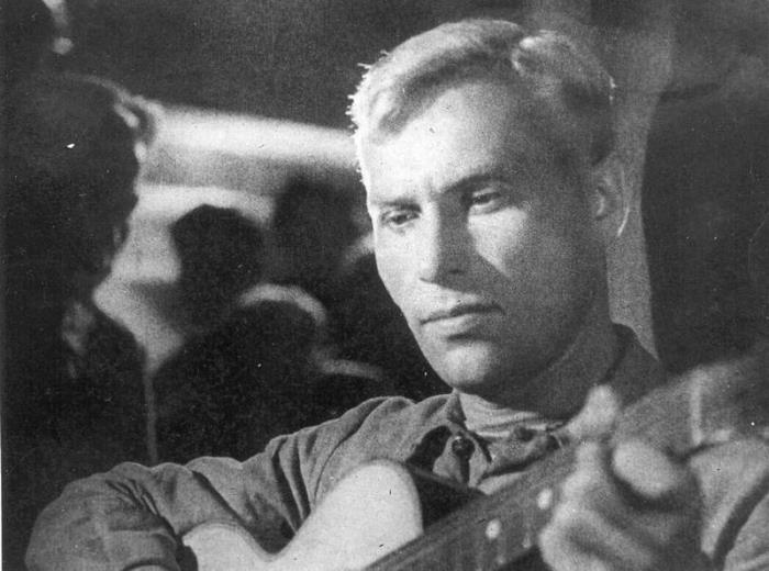 Марк Бернес в фильме *Два бойца*, 1943 | Фото: culture.ru Марк Бернес в фильме *Два бойца*, 1943 | Фото: culture.ru