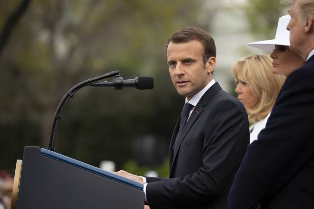 Франция увеличит поддержку международной коалиции в Сирии