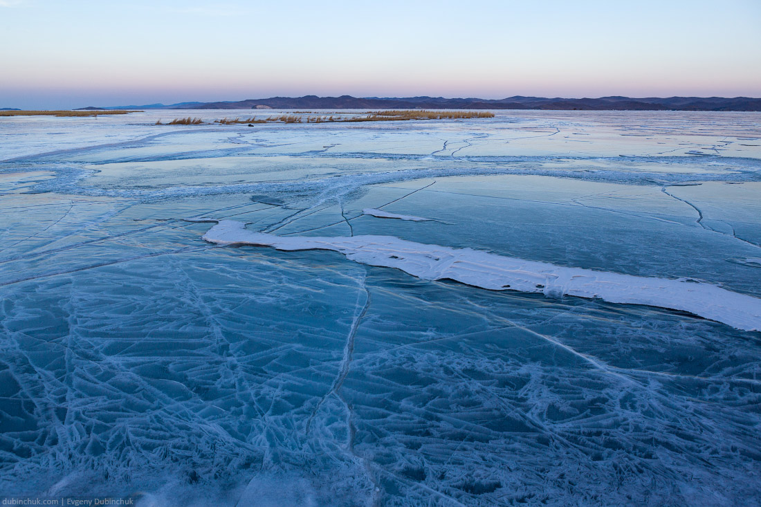 река во льду