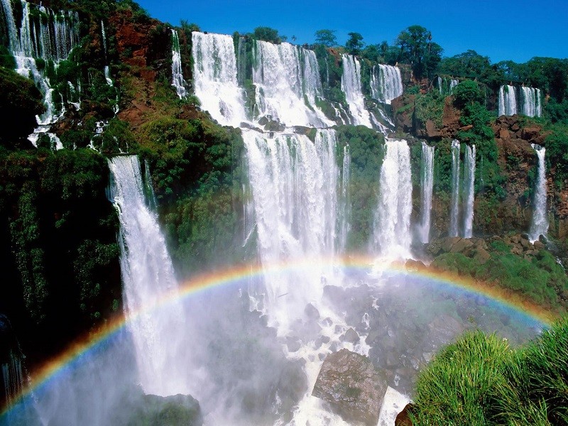 Название водопадов – Игуасу (Iguazu) – произошло от двух слов языка гуарани, которые означают “большая вода”. аргентина, бразилия, водопады