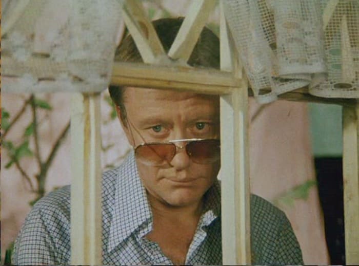 Андрей Миронов в фильме *Будьте моим мужем*, 1981 | Фото: kino-teatr.ru Андрей Миронов в фильме *Будьте моим мужем*, 1981 | Фото: kino-teatr.ru