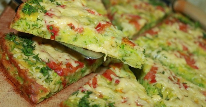 Кабачковая пицца. \ Фото: sovkusom.ru. 7 простых, но вкусных блюд из кабачков, которые станут прекрасной альтернативой картошке