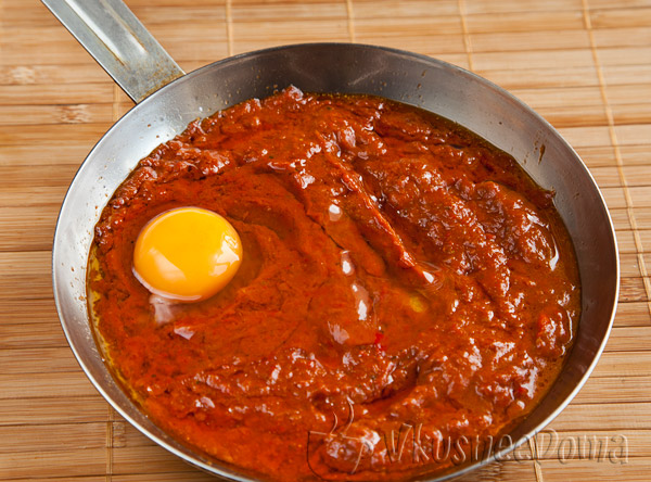 вбиваем яйцо