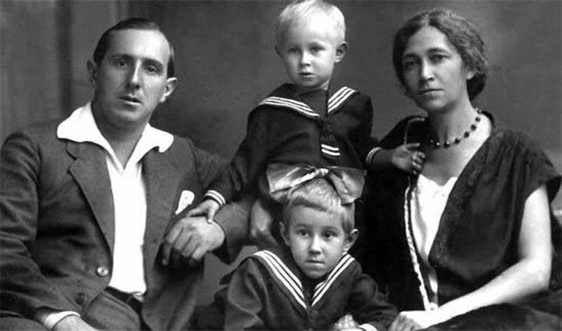 1040 Леопольд Ростропович и Софья Федотова с сыном Мстиславом и дочерью Вероникой.jpg 1040 Леопольд Ростропович и Софья Федотова с сыном Мстиславом и дочерью Вероникой.jpg