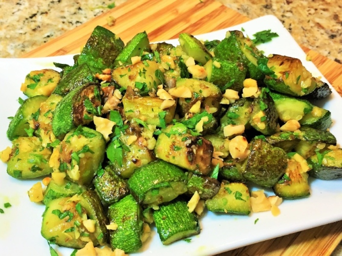 Жареные кабачки по-корейски. \ Фото: heaclub.ru. 7 простых, но вкусных блюд из кабачков, которые станут прекрасной альтернативой картошке