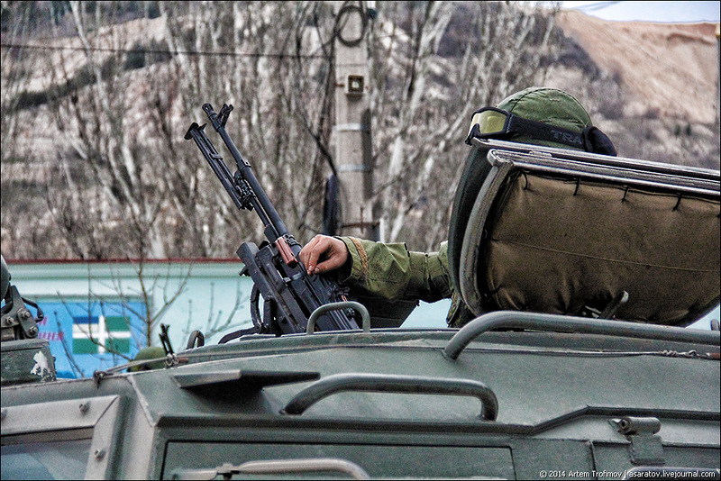 Жители Балаклавы выступили живым щитом между российскими и украинскими военными ...