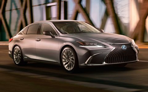 Новый Lexus ES: первые фото и видео