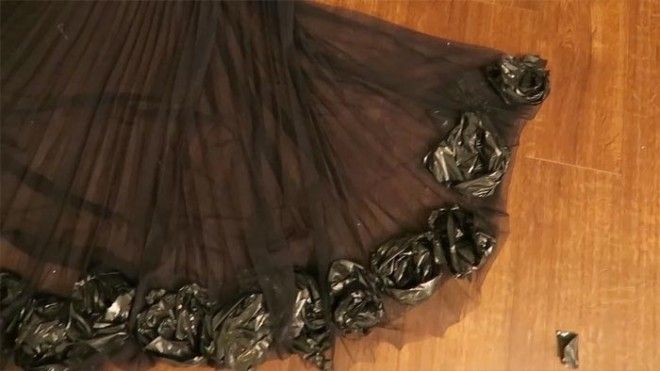 платье для выпускного из мусорных пакетов платье из мусорных пакетов Эмбер Шолль