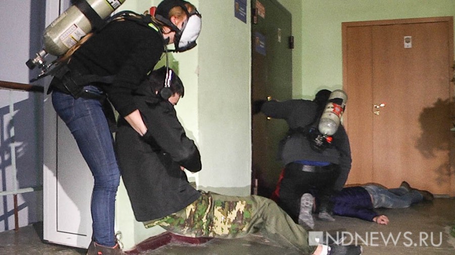 Пройти в дыму, спасти пострадавших: диванные эксперты в шкуре пожарных. Эксперимент Пройти в дыму, спасти пострадавших: диванные эксперты в шкуре пожарных. Эксперимент