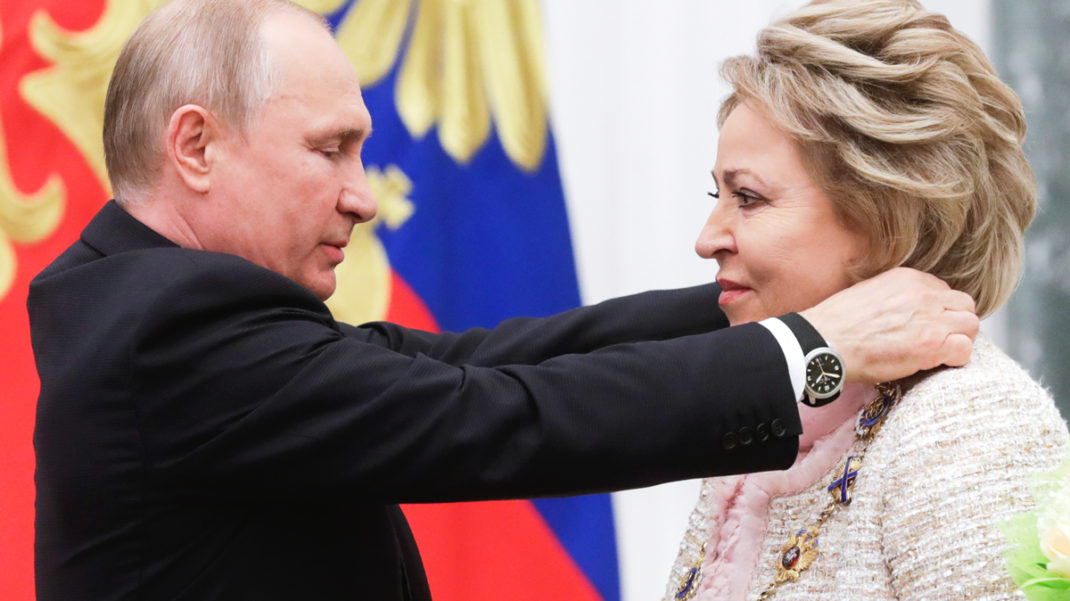 Награжденцы: по количеству орденов путинское окружение обставило Политбюро