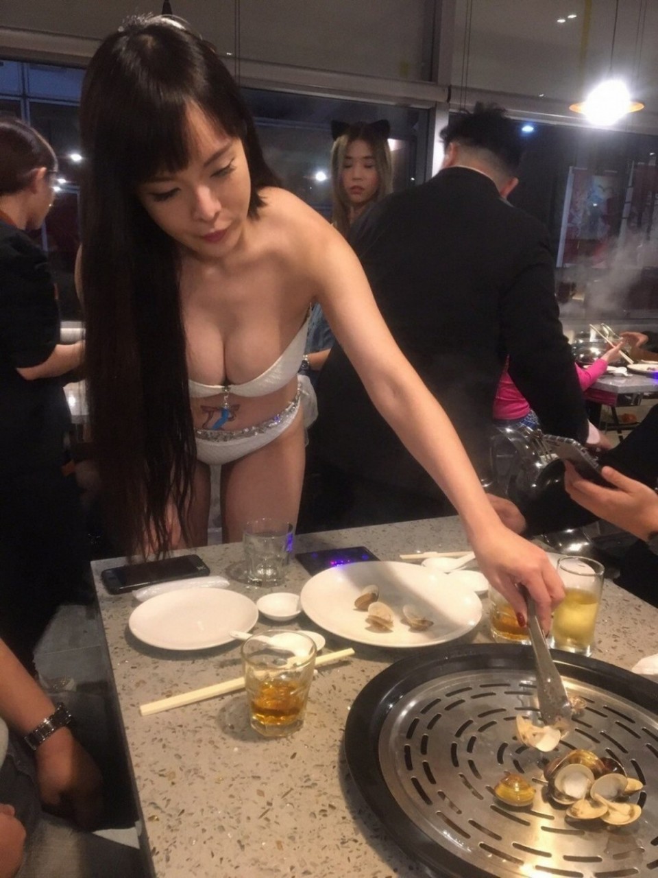Порно кафе в японии фото 56