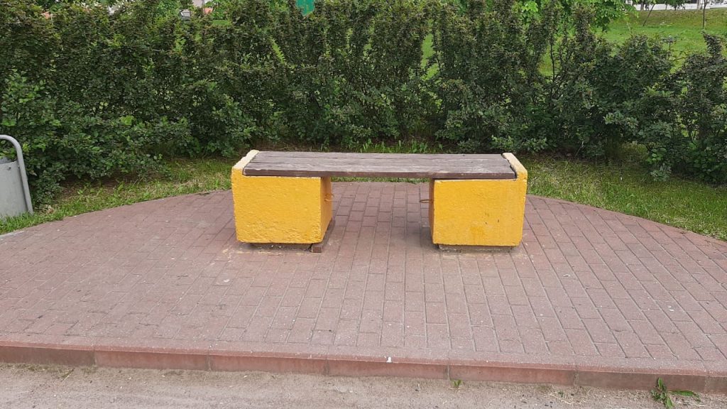 Горы шелухи оперативно убрали за «грызунами» коммунальщики в Северном