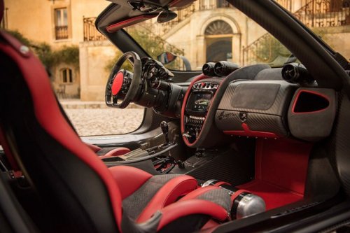 Двухдверный гиперкар от Pagani Automobili (17 фото) Двухдверный гиперкар от Pagani Automobili (17 фото)