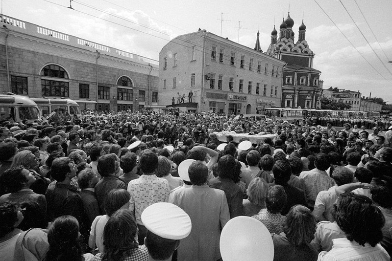 Кончину Высоцкого СМИ не афишировали. 37 лет, высоцкий, память