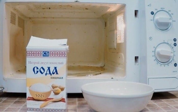 Чистка микроволновой печи содой. Чистка микроволновой печи содой.