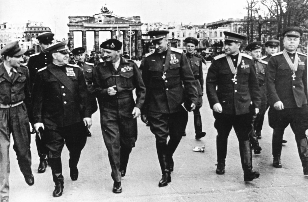 «Командование советских войск», ч.1. Жуков Георгий Константинович (1896—1974) «Командование советских войск», ч.1. Жуков Георгий Константинович (1896—1974)