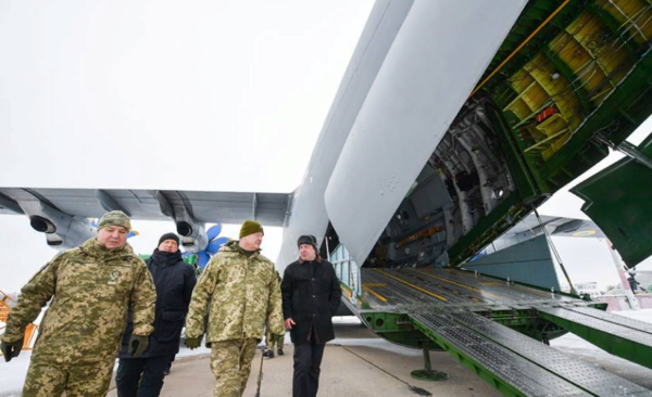 Поднятие боевого духа населения - предвыборный путь главы Украины.
