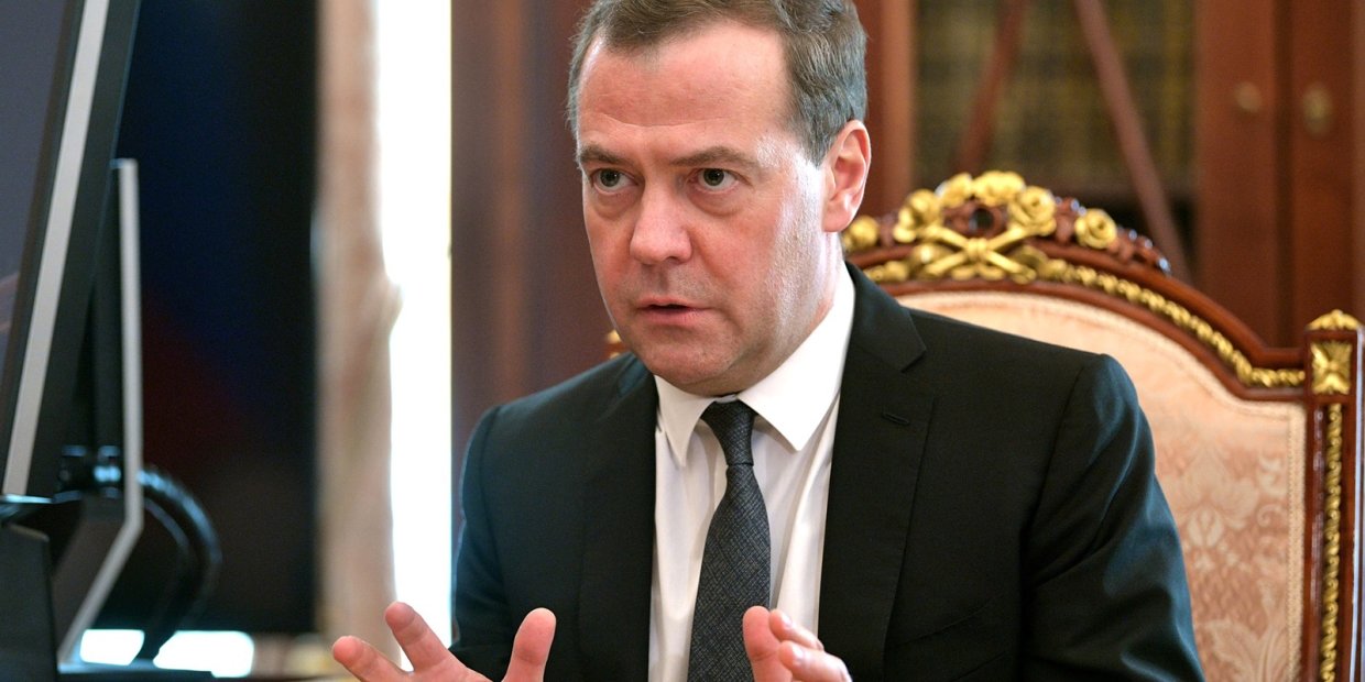 Медведев обсудил с главой Мурманской области строительство транспортного узла