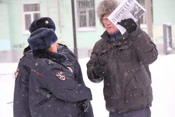 "Мы - не каратели!" Полиция отказалась разгонять митингующих пенсионеров