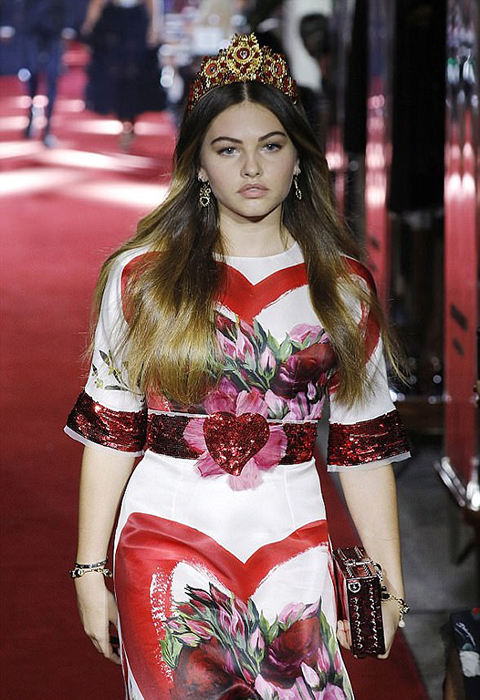 16-летняя Тилан Блондо на Неделе моды в Милане выступала от Dolce & Gabanna. 16-летняя Тилан Блондо на Неделе моды в Милане выступала от Dolce & Gabanna.