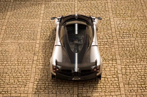 Двухдверный гиперкар от Pagani Automobili (17 фото) Двухдверный гиперкар от Pagani Automobili (17 фото)