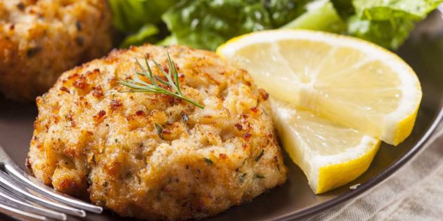 Котлеты из сома с кукурузой и огуречным соусом Котлеты из сома с кукурузой и огуречным соусом