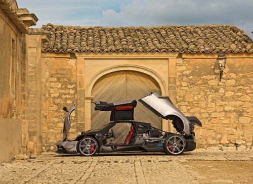 Двухдверный гиперкар от Pagani Automobili (17 фото) Двухдверный гиперкар от Pagani Automobili (17 фото)