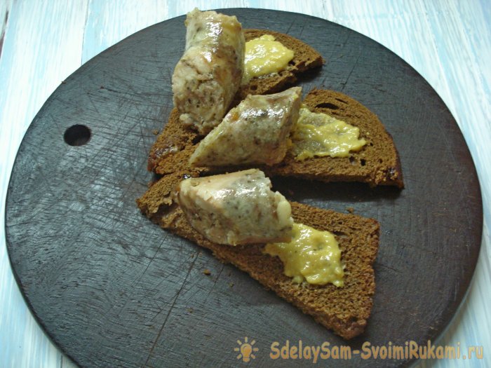 Вкусная и недорогая домашняя колбаса из куриных бедер и свиного фарша