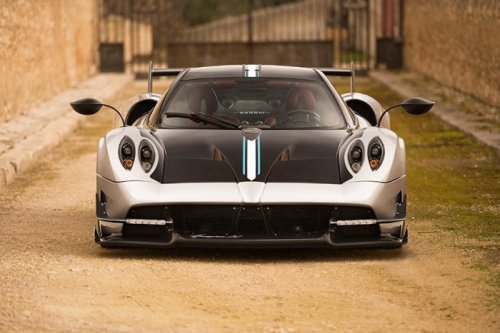 Двухдверный гиперкар от Pagani Automobili (17 фото) Двухдверный гиперкар от Pagani Automobili (17 фото)