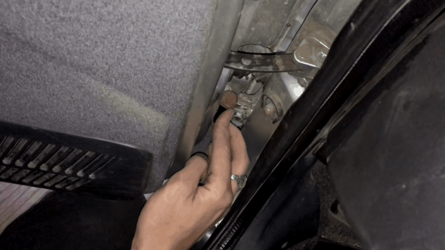 Поднять просевшую автомобильную дверцу за 1 минуту — реально! Поднять просевшую автомобильную дверцу за 1 минуту — реально!