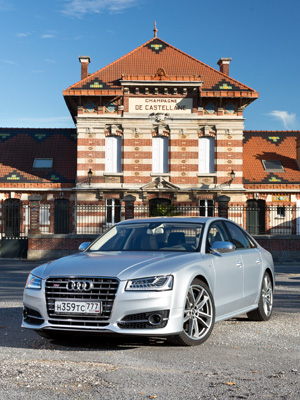 Тест Audi S8 Plus — представительского седана с максималкой 305 км/ч