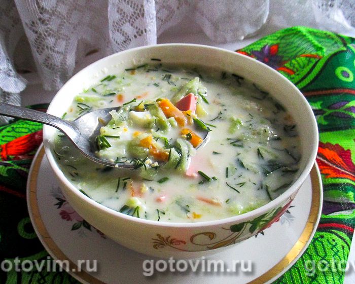 Окрошка с редькой, морковкой и колбасой на тане (тандеме). Фотография рецепта