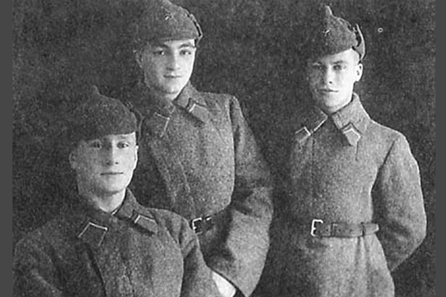 Т. Фрунзе, С. Микоян и В. Ярославский Справедливость — это когда дети элиты идут воевать