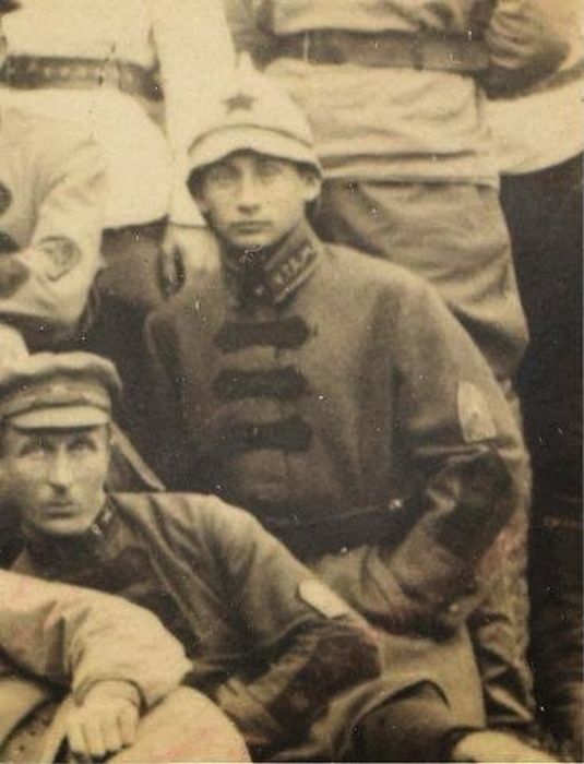 Символ Красной армии. Богатырка, фрунзевка, буденовка Символ Красной армии. Богатырка, фрунзевка, буденовка