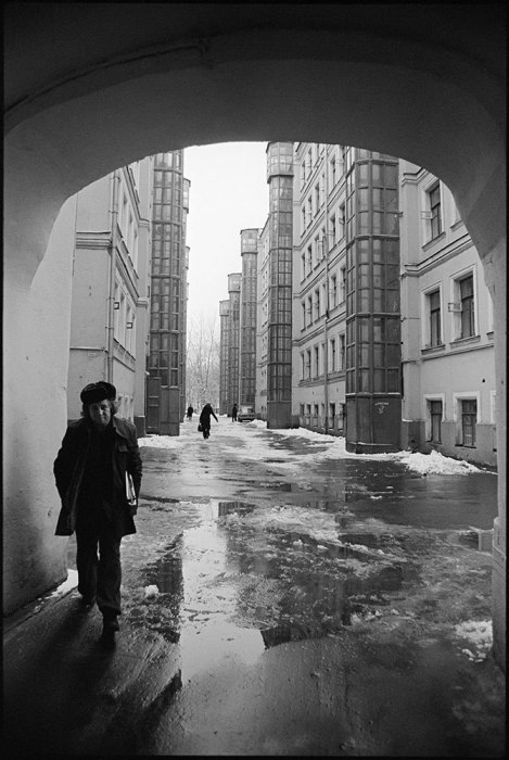 Уличные фотографии Владимира Сычёва – человека, который первым показал Западу повседневную жизнь советских людей Уличные фотографии Владимира Сычёва – человека, который первым показал Западу повседневную жизнь советских людей