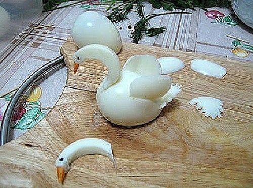 Лебедь из вареного яйца для украшения ваших блюд
