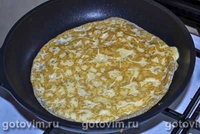 Салат из зеленой редьки с мясом и яичными блинчиками, Шаг 02