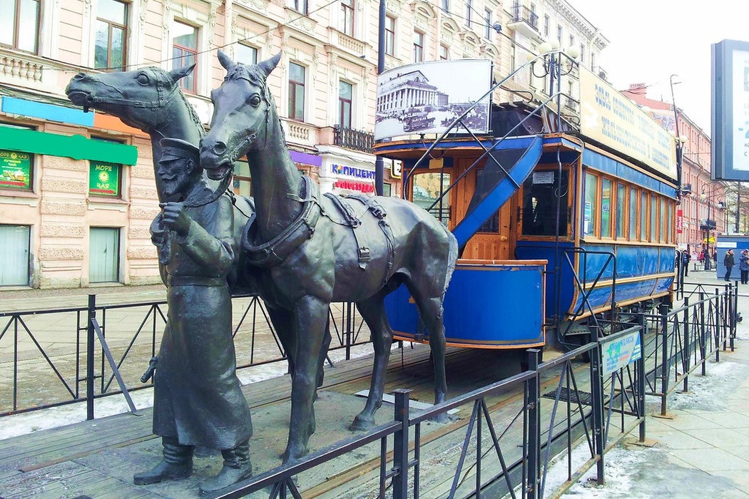 30 самых необычных скульптур в Петербурге