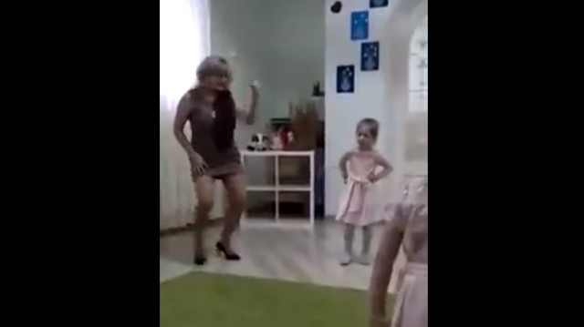 Не пускайте папу в детский сад на утренники! Не пускайте папу в детский сад на утренники!