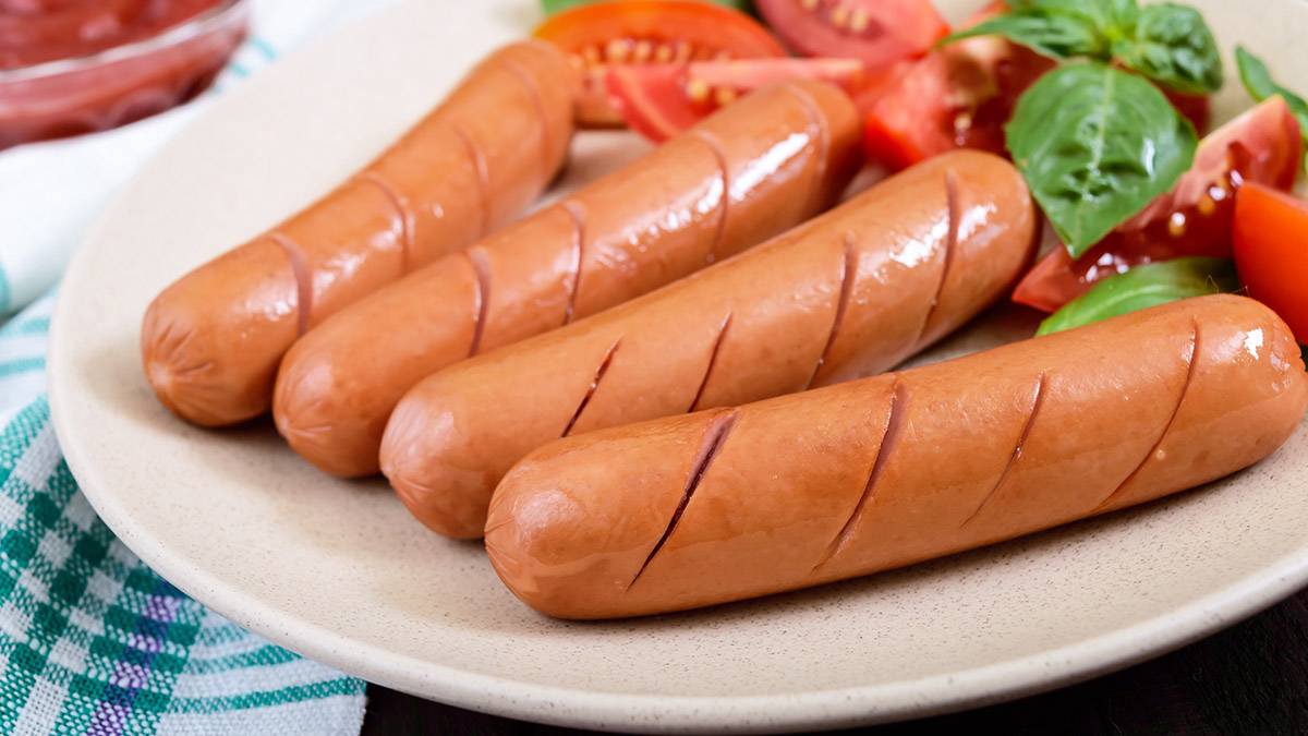 Россиян предупредили о риске 11 болезней из-за одной сосиски