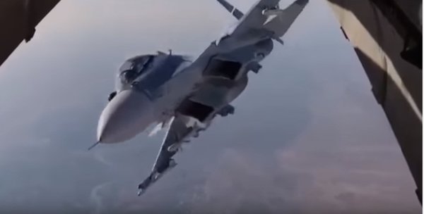"Как русские это делают?" - В сеть попало видео, на котором Су-30 делает невозможное для американских летчиков "Как русские это делают?" - В сеть попало видео, на котором Су-30 делает невозможное для американских летчиков