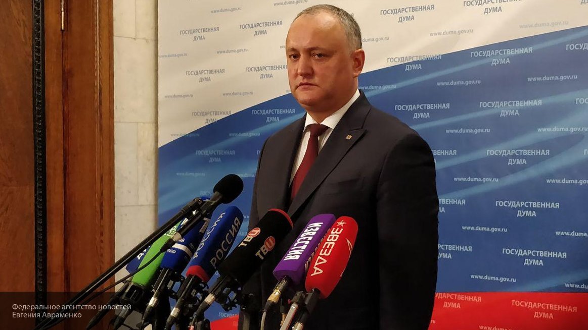Додона отстранили от исполнения обязанностей президента Молдавии