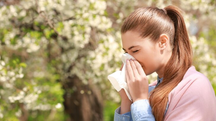 Россиянам раскрыли, какие аллергии их подстерегают весной