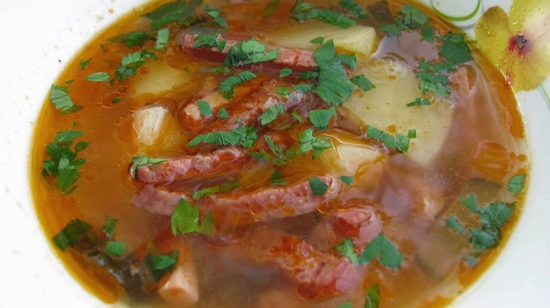 суп с колбасой