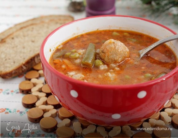 Томатный суп с рисом, овощами и фрикадельками Томатный суп с рисом, овощами и фрикадельками