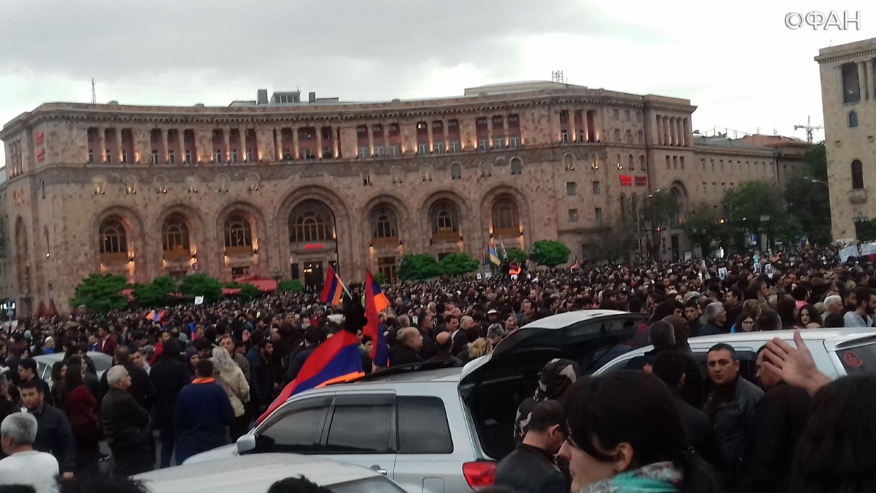 Первый вице-премьер Армении призвал к диалогу для урегулирования ситуации в стране