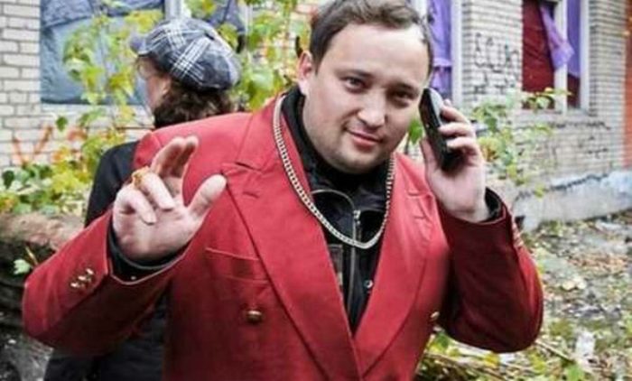 Это были лихие 90-е: самые распространенные атрибуты братвы тех времен Это были лихие 90-е: самые распространенные атрибуты братвы тех времен