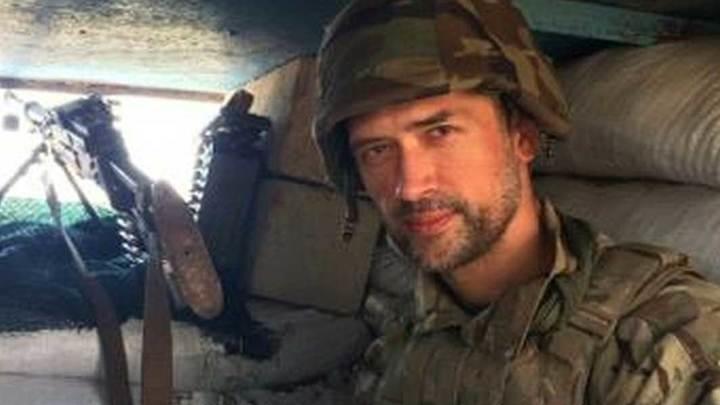 Бежавший из России актер Пашинин разгребает дворы на Украине, чтобы «подзаработать 500 гривен» Бежавший из России актер Пашинин разгребает дворы на Украине, чтобы «подзаработать 500 гривен»