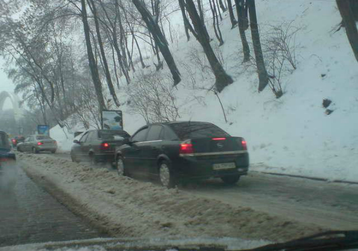 Пробка на тротуаре. Пробка на тротуаре.